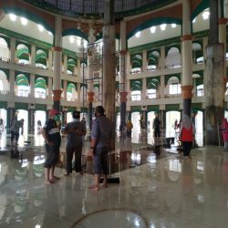 Civitas Akademik Goro Bersihkan Masjid Al-Jami’ah UIN Suska